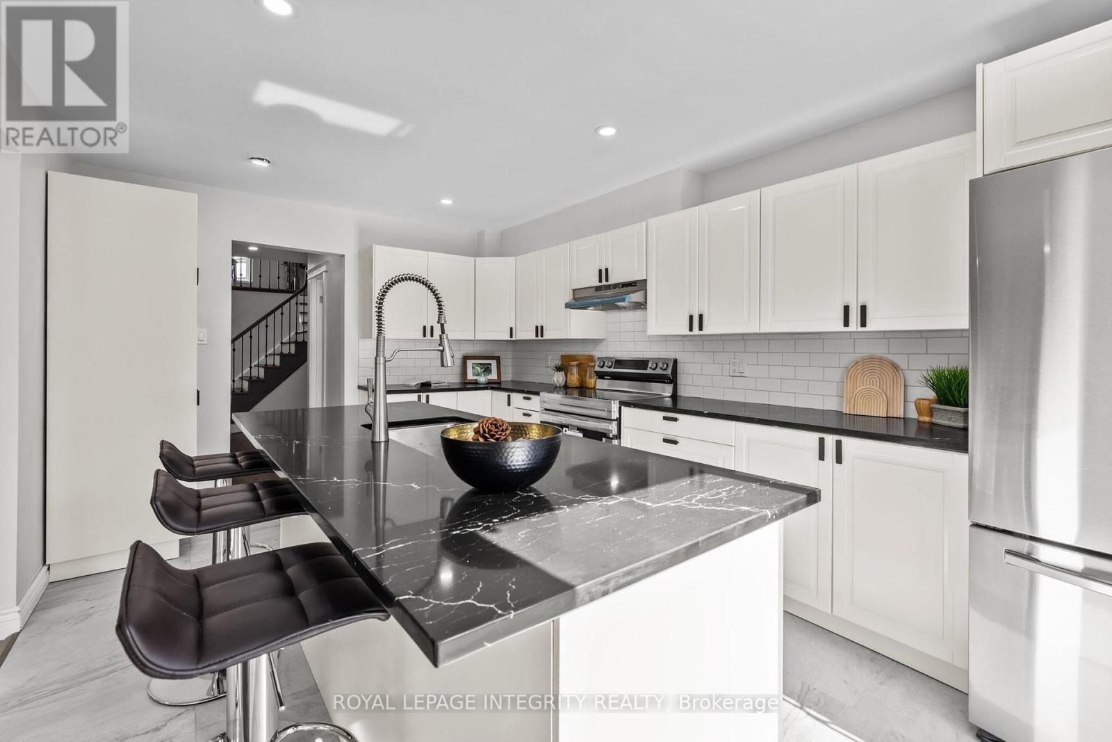 83 SADDLE CRESCENT - 15