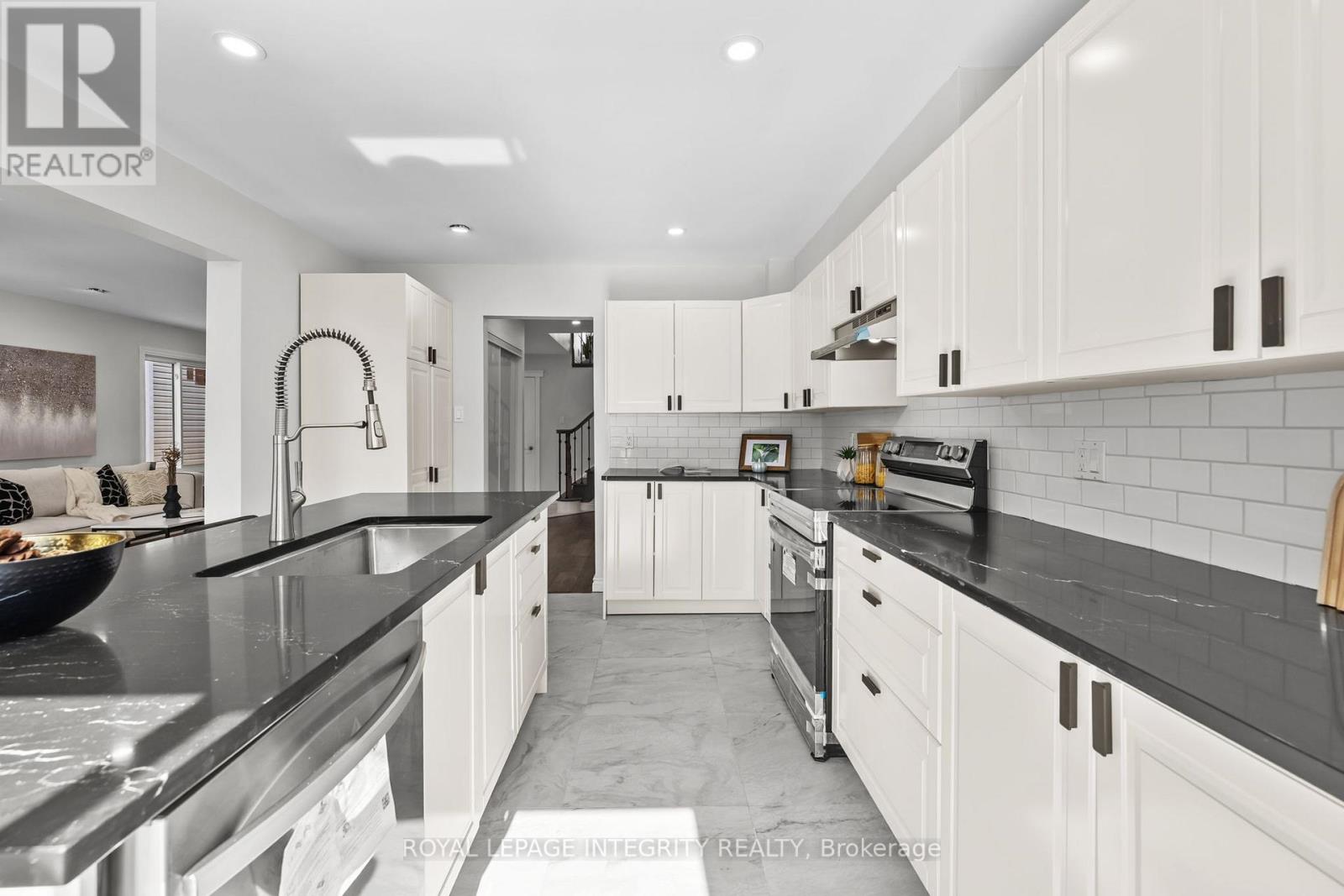 83 SADDLE CRESCENT - 16