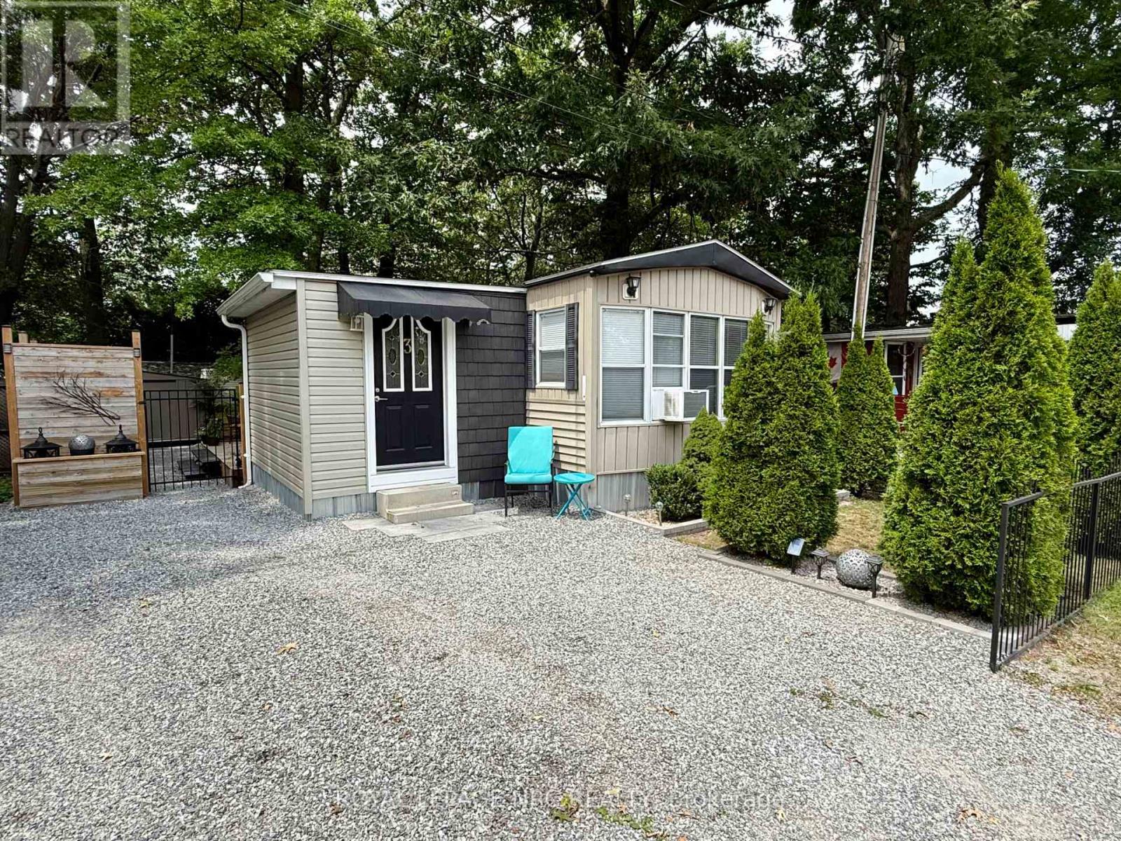 #3 2600 MONTROSE ROAD - 2