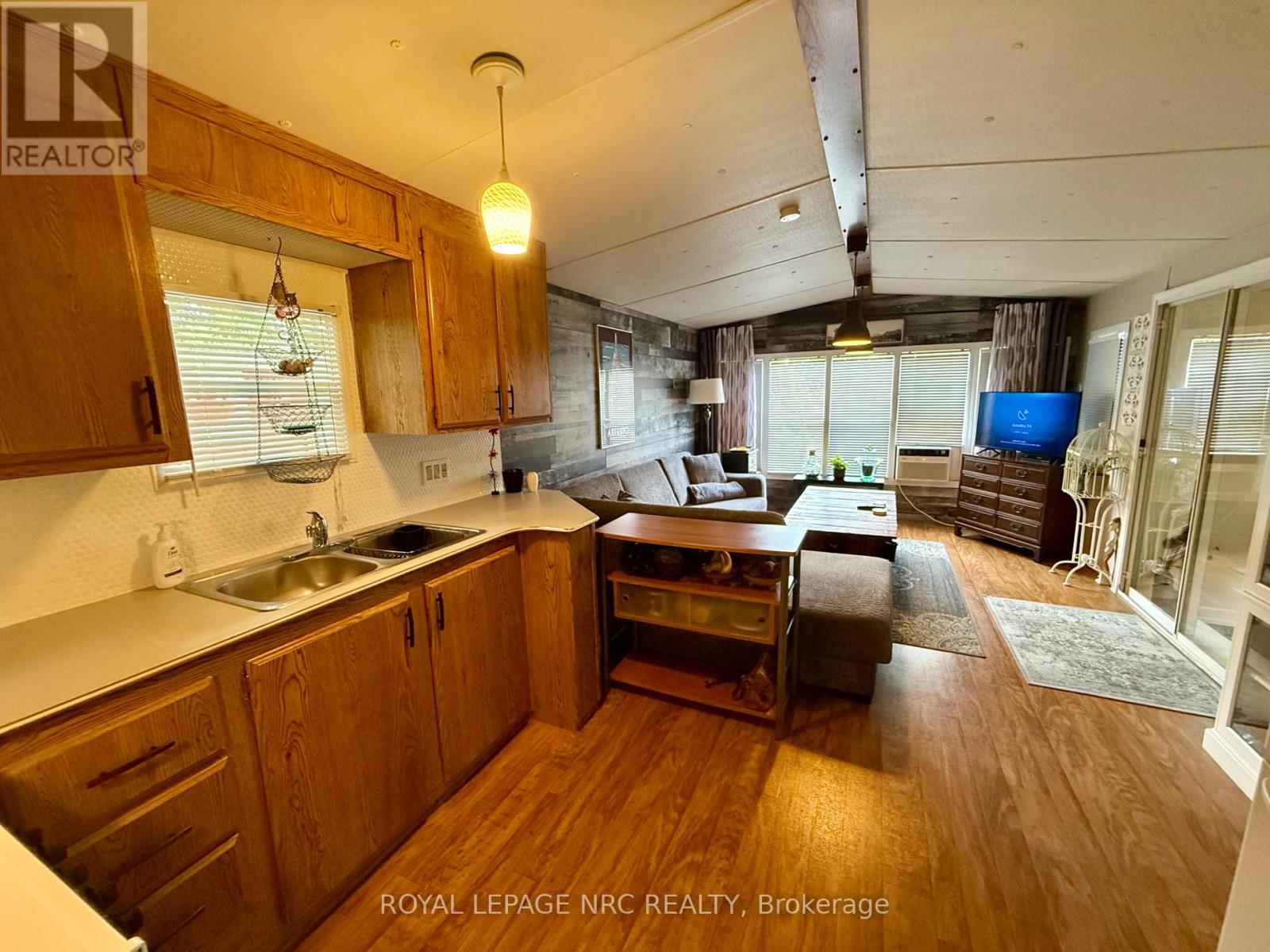 #3 2600 MONTROSE ROAD - 21