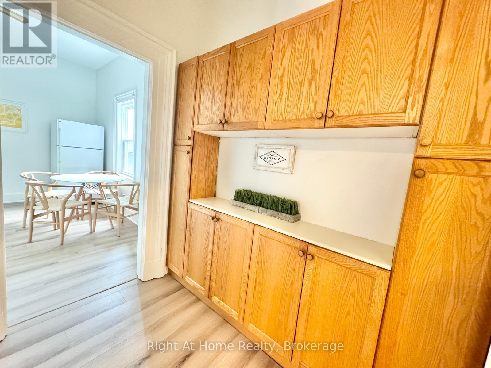 216 HATT STREET - 3