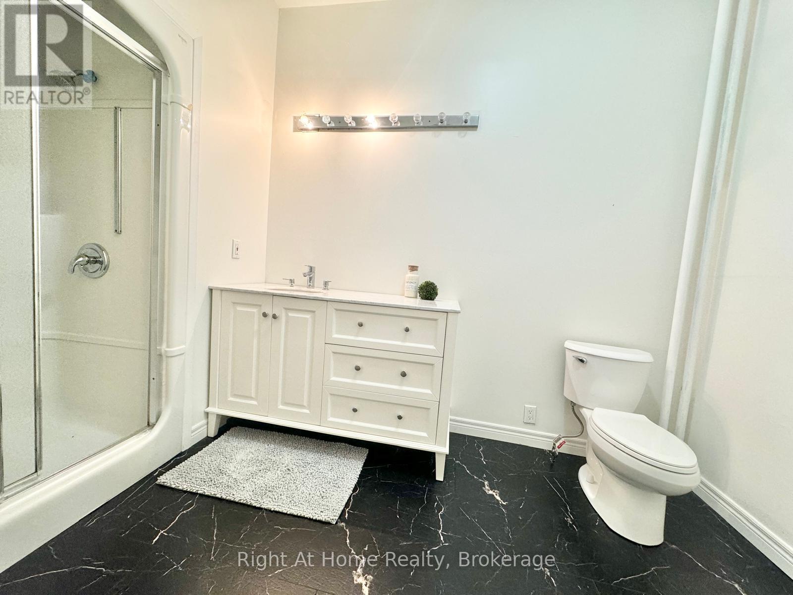 216 HATT STREET - 6