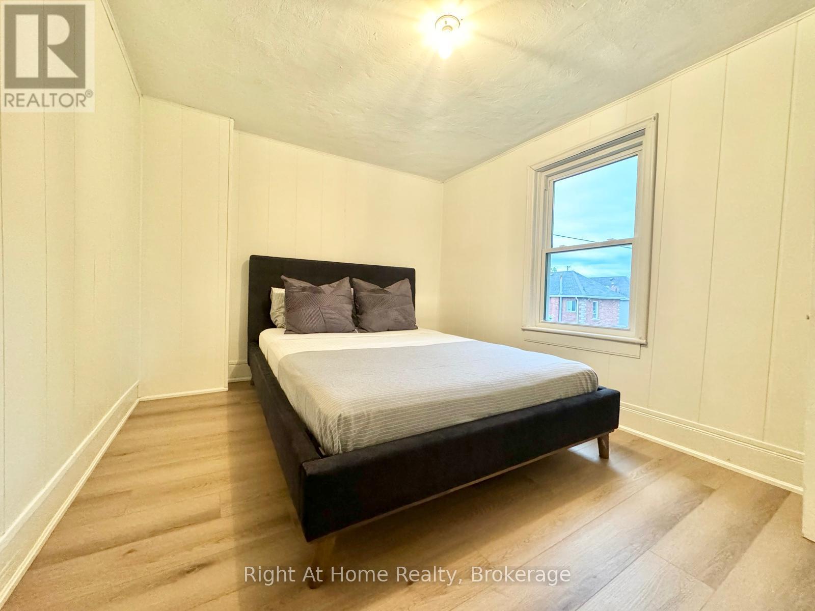 216 HATT STREET - 9