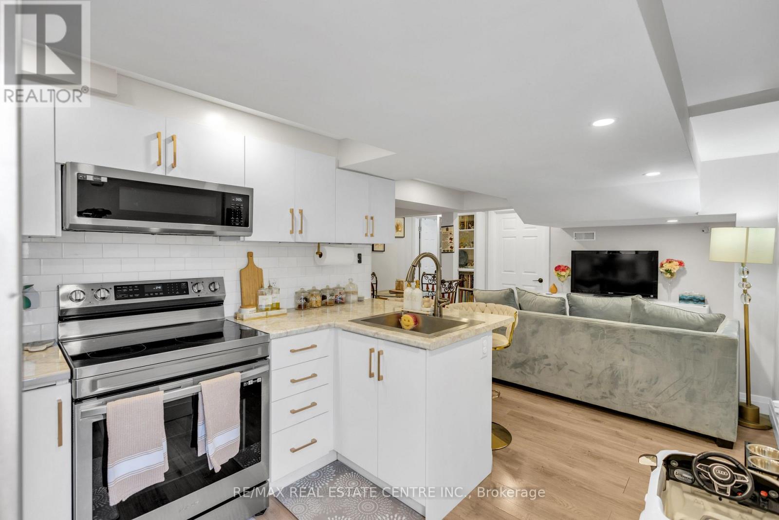 20 SPARHILL STREET - 35