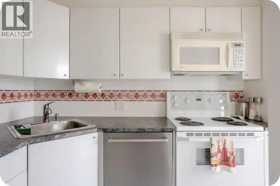 1 Bed, 1 Bath House for Sale in Vancouver – 2105 1166 MELVILLE STREET, Vancouver – MLS# R3148441 - Image 11