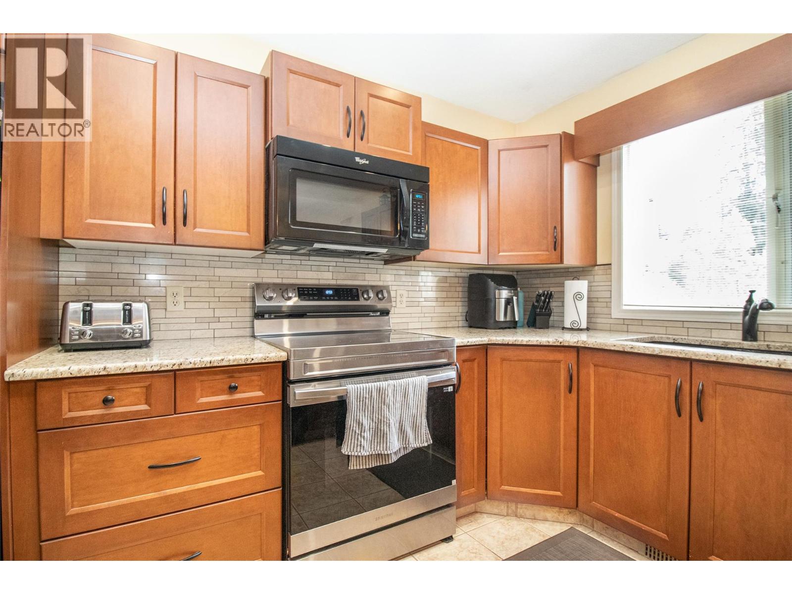 3855 Tillicum Court - 9
