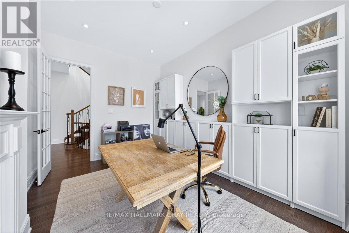 41 REDMOND CRESCENT - 22