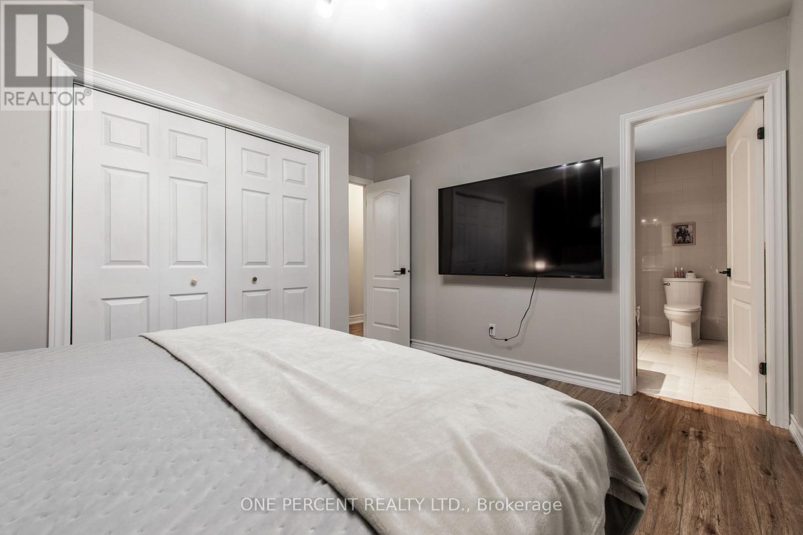 8 CARDWELL COURT - 16