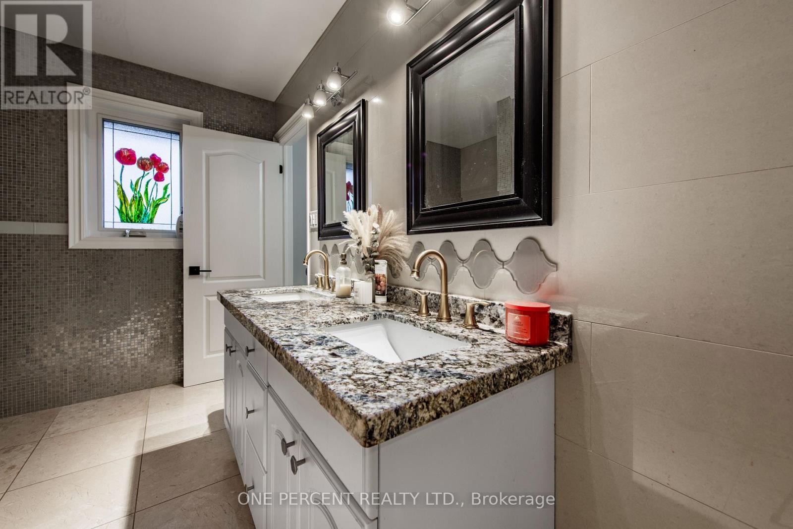 8 CARDWELL COURT - 21