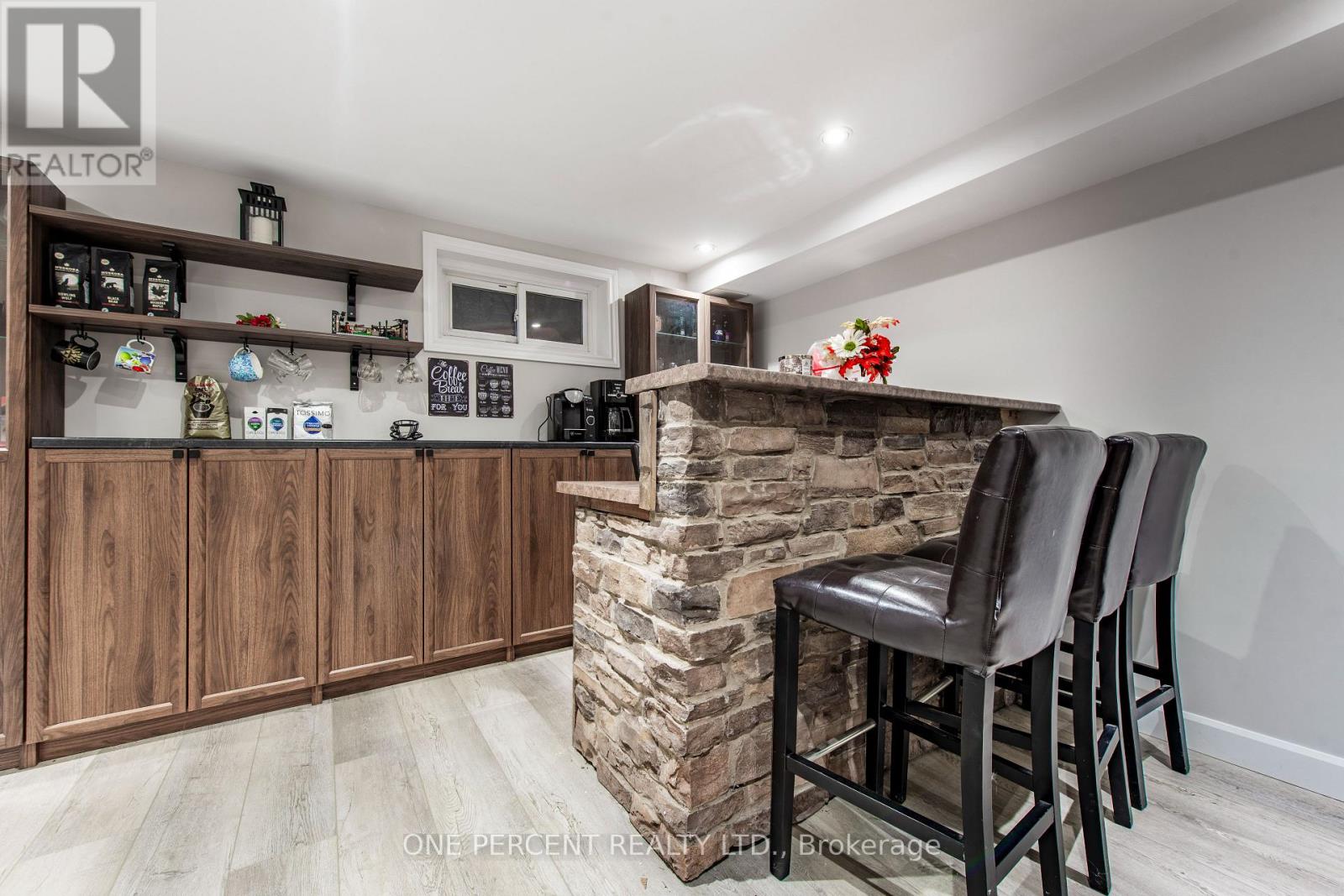 8 CARDWELL COURT - 27