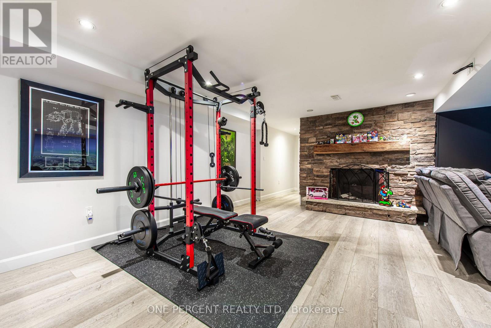 8 CARDWELL COURT - 24