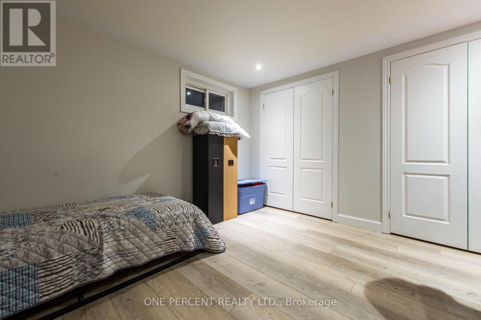 8 CARDWELL COURT - 28