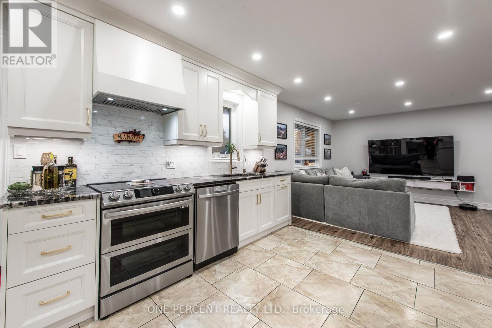 8 CARDWELL COURT - 9