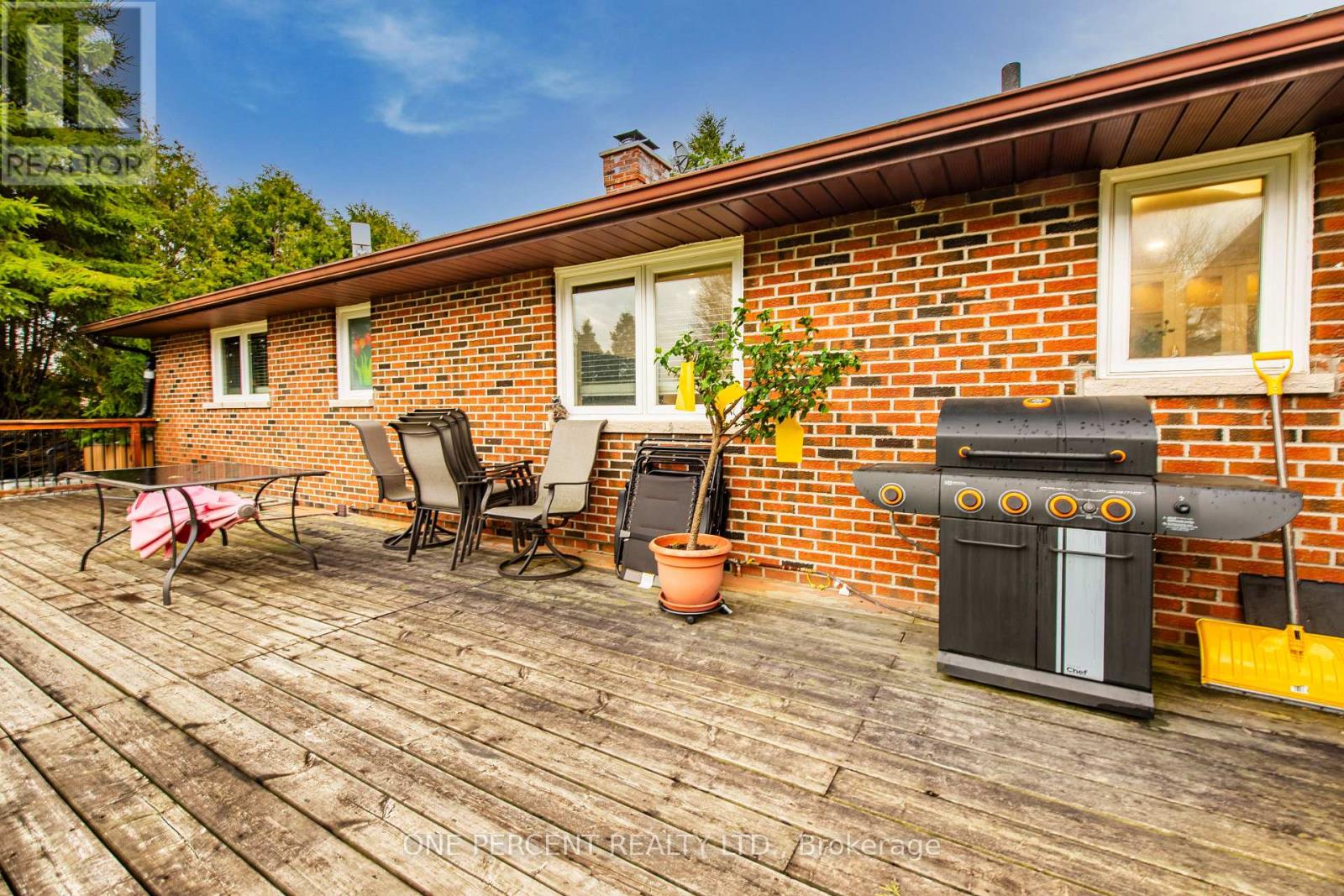 8 CARDWELL COURT - 31