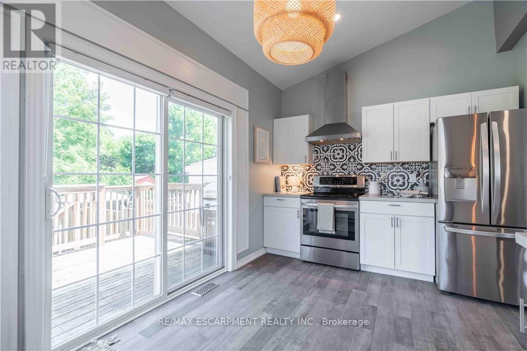 195 WOOD STREET E - 11