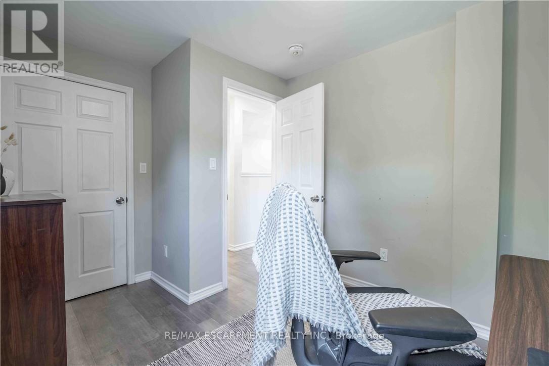 195 WOOD STREET E - 16