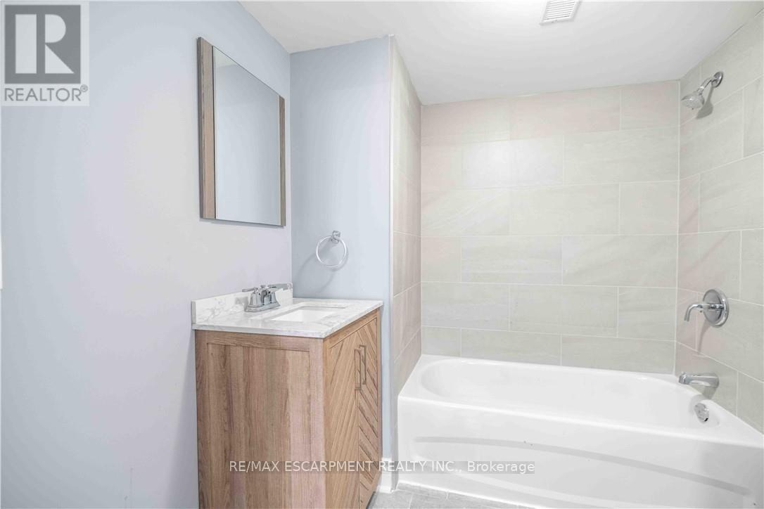 195 WOOD STREET E - 22