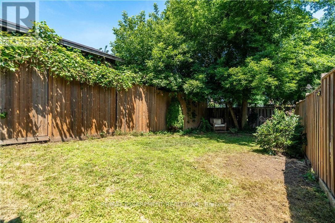 195 WOOD STREET E - 27