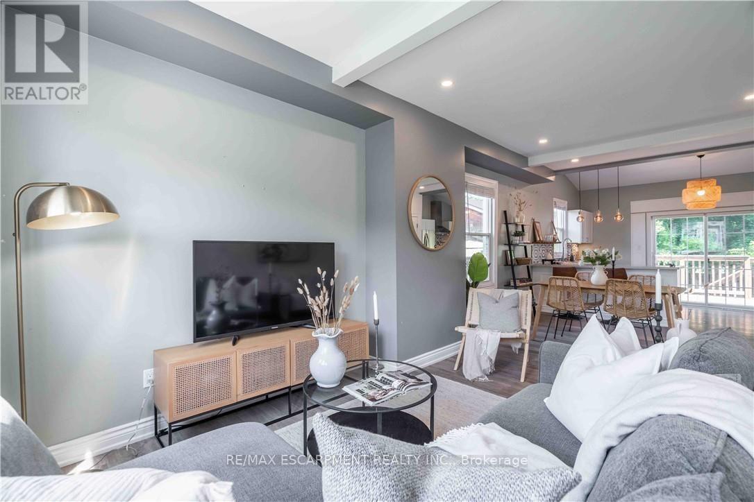 195 WOOD STREET E - 5