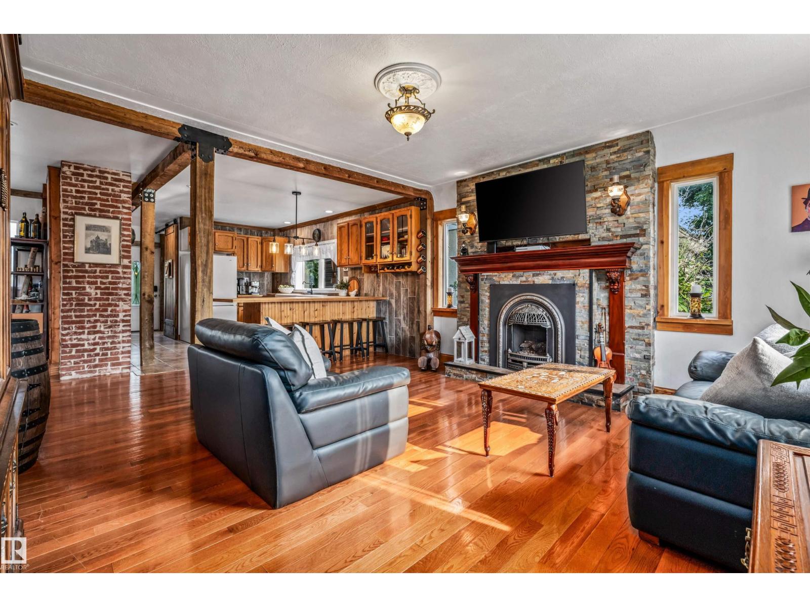 4917 50 ST - Image 3