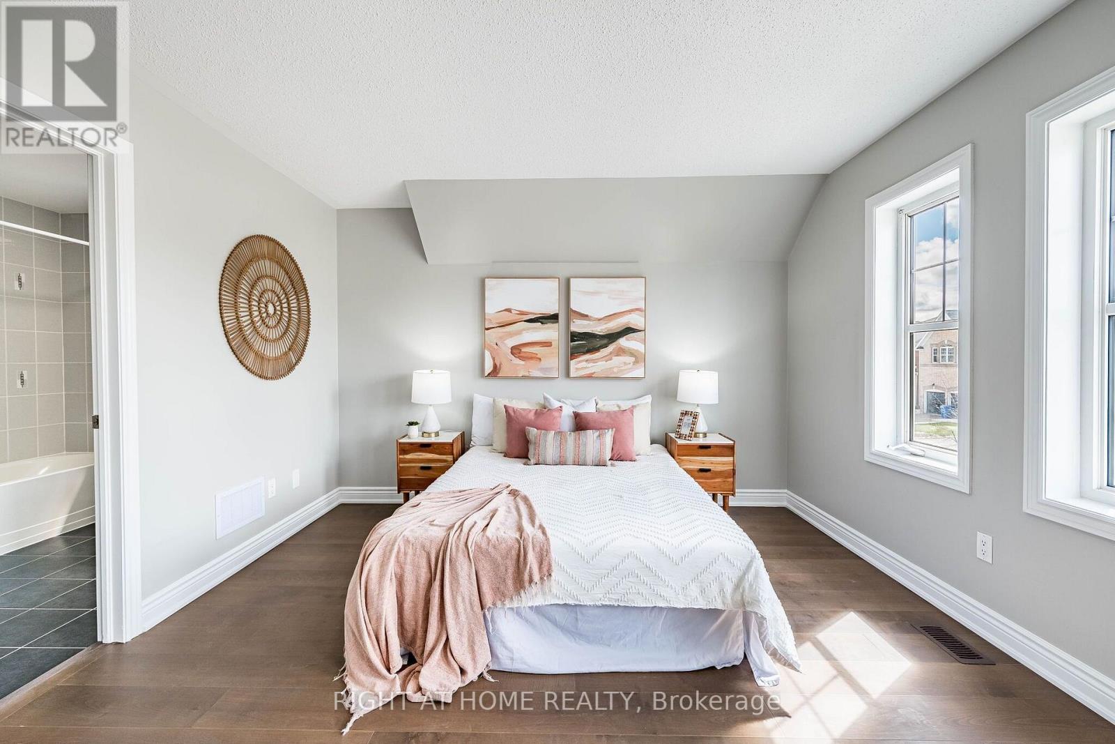 940 O'REILLY CRESCENT - 30