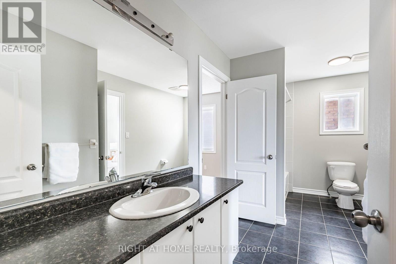 940 O'REILLY CRESCENT - 32
