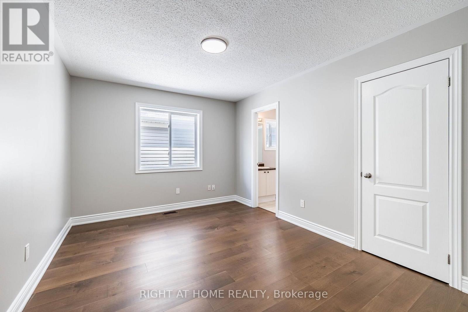 940 O'REILLY CRESCENT - 35