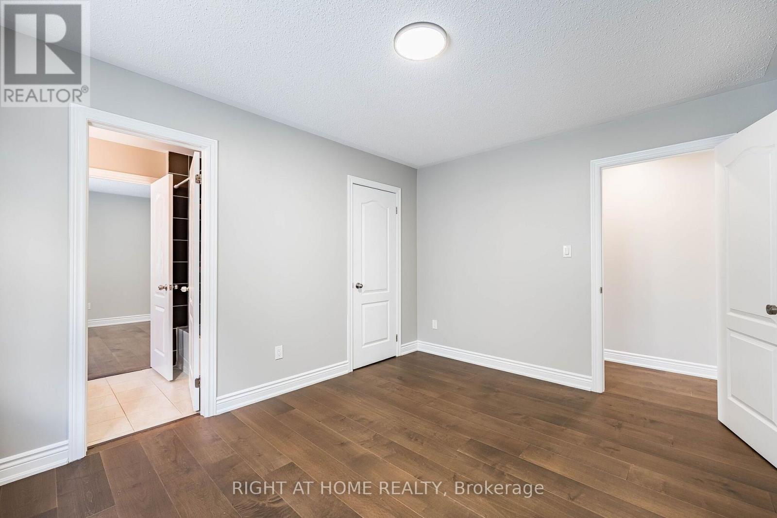 940 O'REILLY CRESCENT - 36