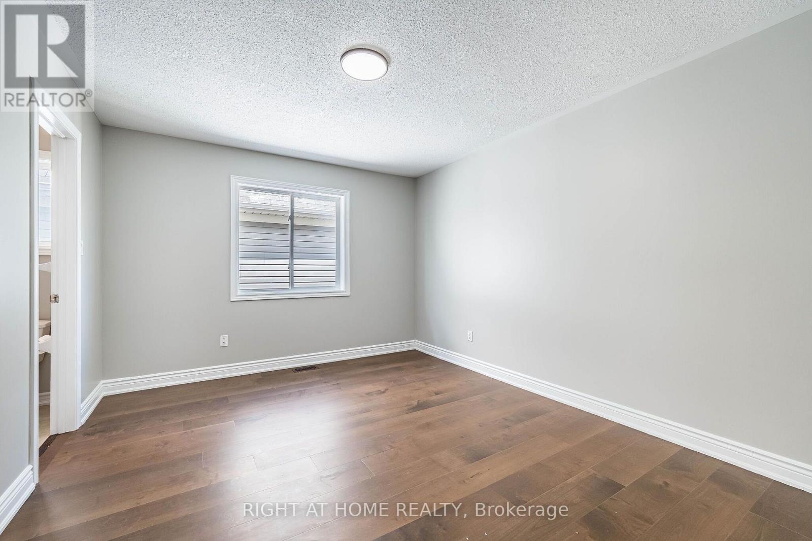 940 O'REILLY CRESCENT - 39