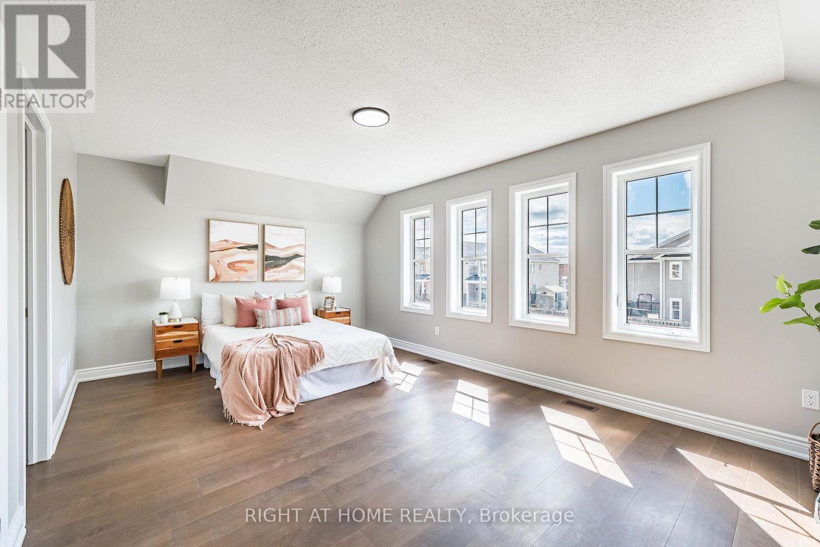 940 O'REILLY CRESCENT - 29