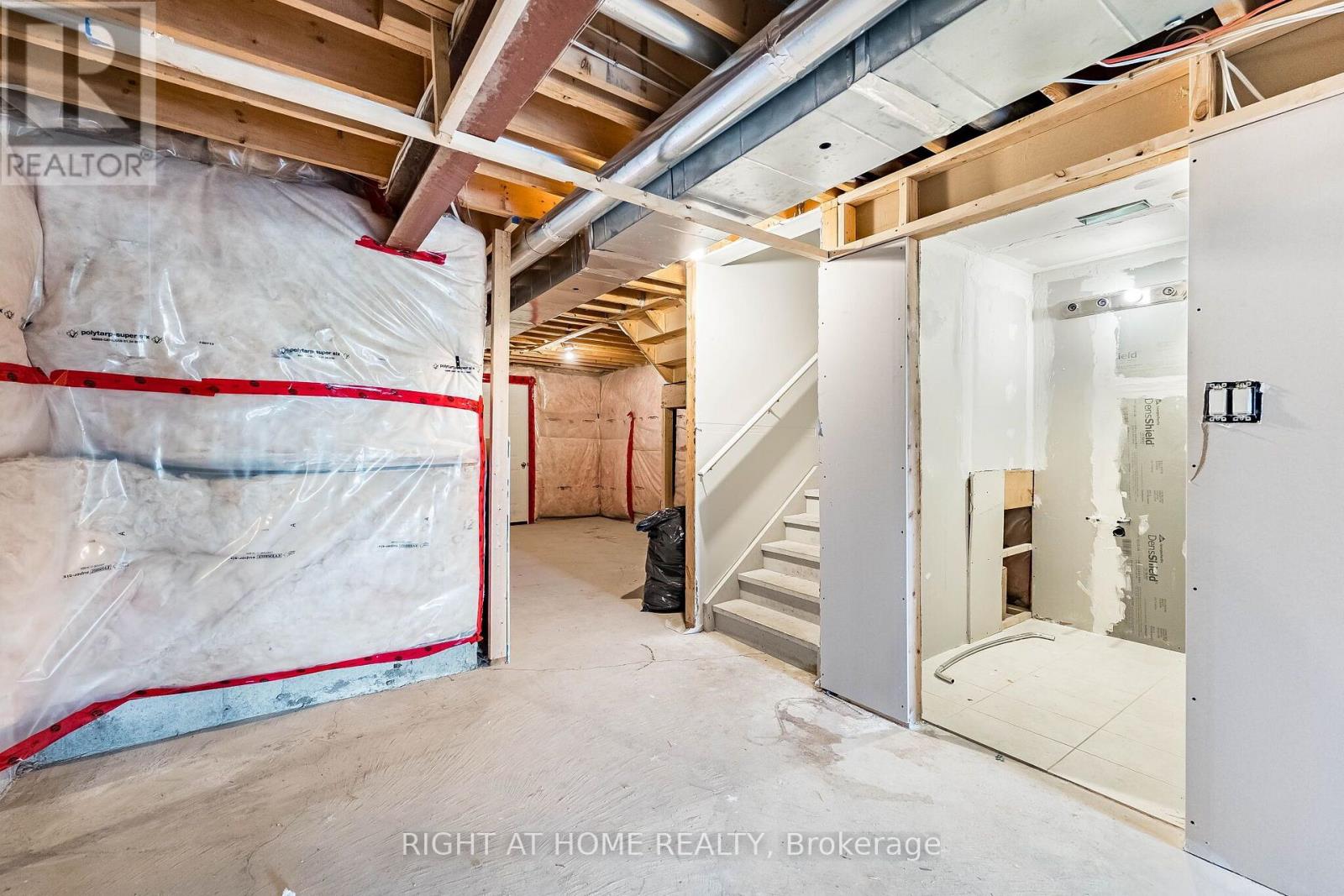 940 O'REILLY CRESCENT - 47