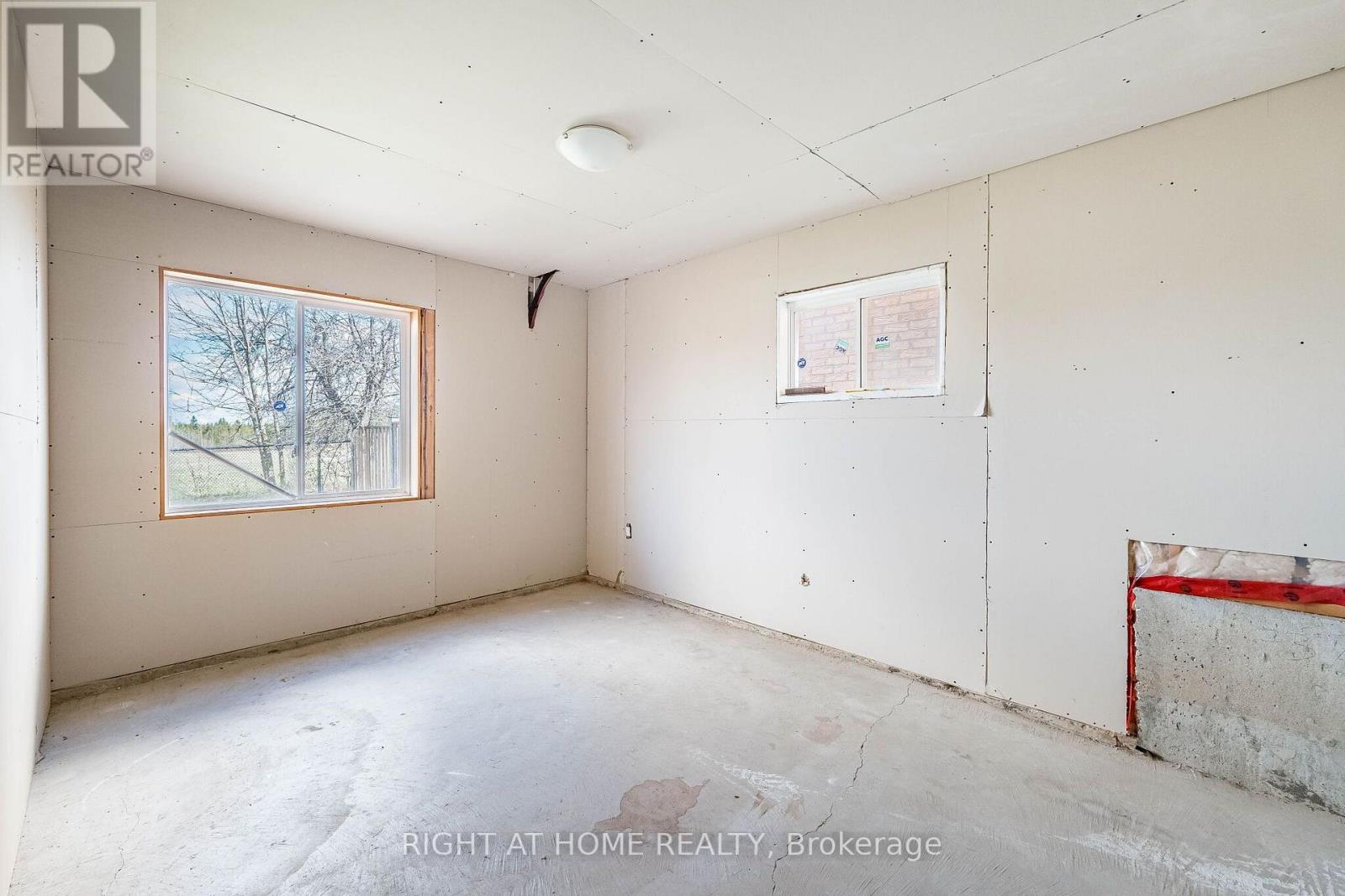 940 O'REILLY CRESCENT - 45