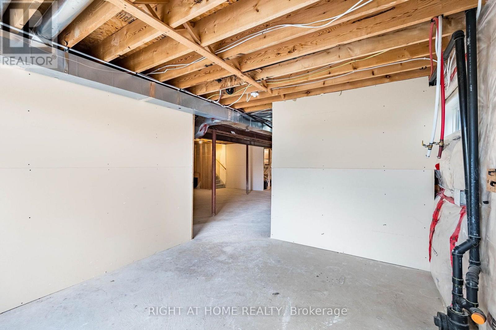 940 O'REILLY CRESCENT - 44