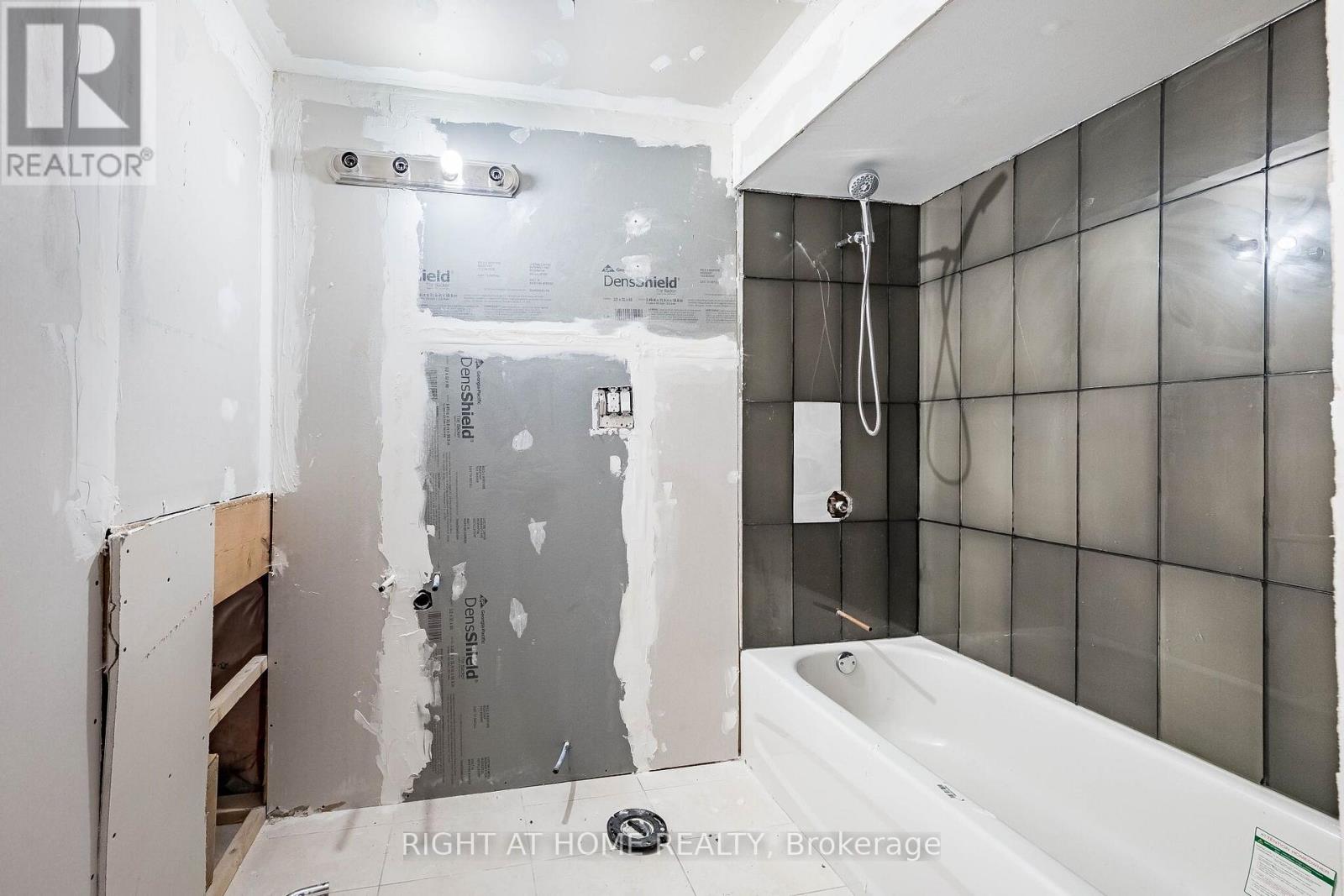 940 O'REILLY CRESCENT - 46