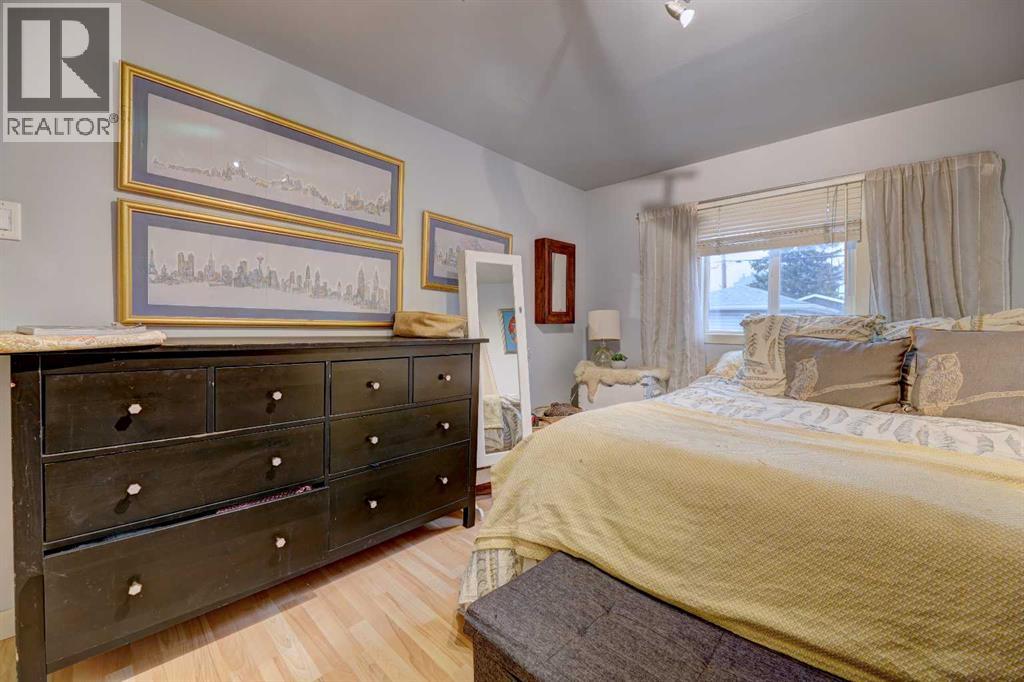 2526 16 Street SE - 13