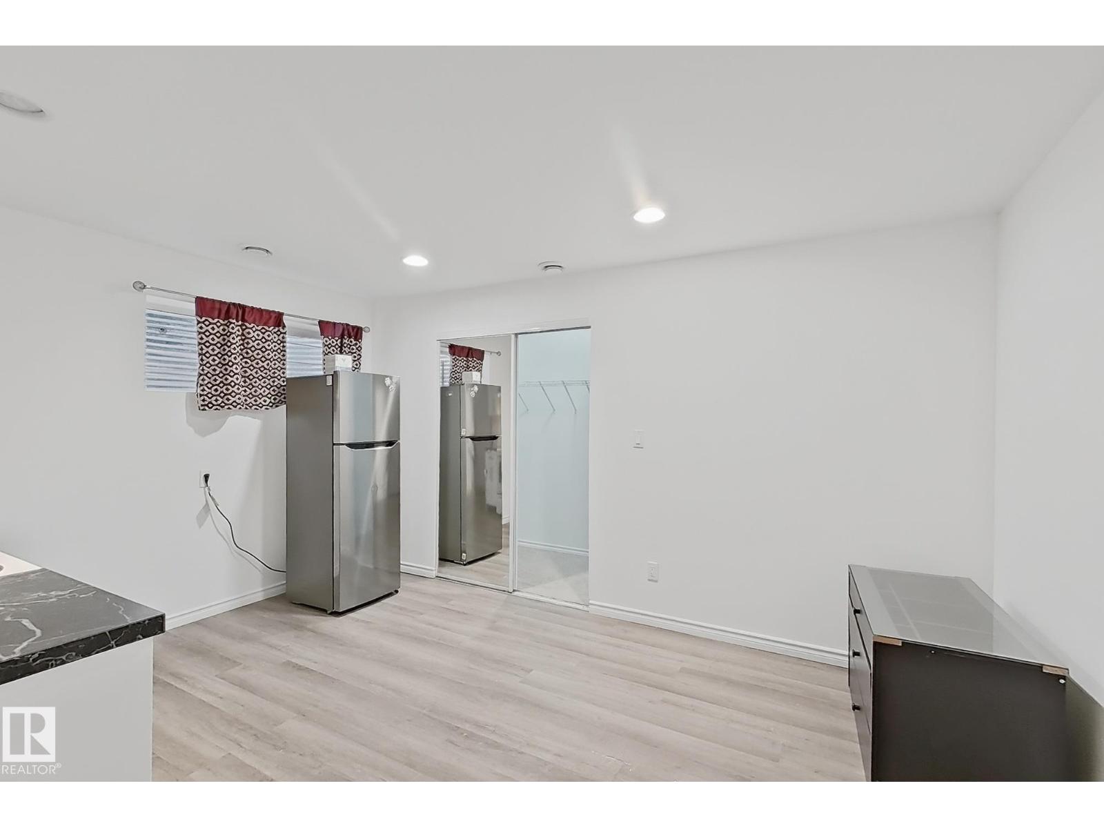 3120 25 AV NW - 28