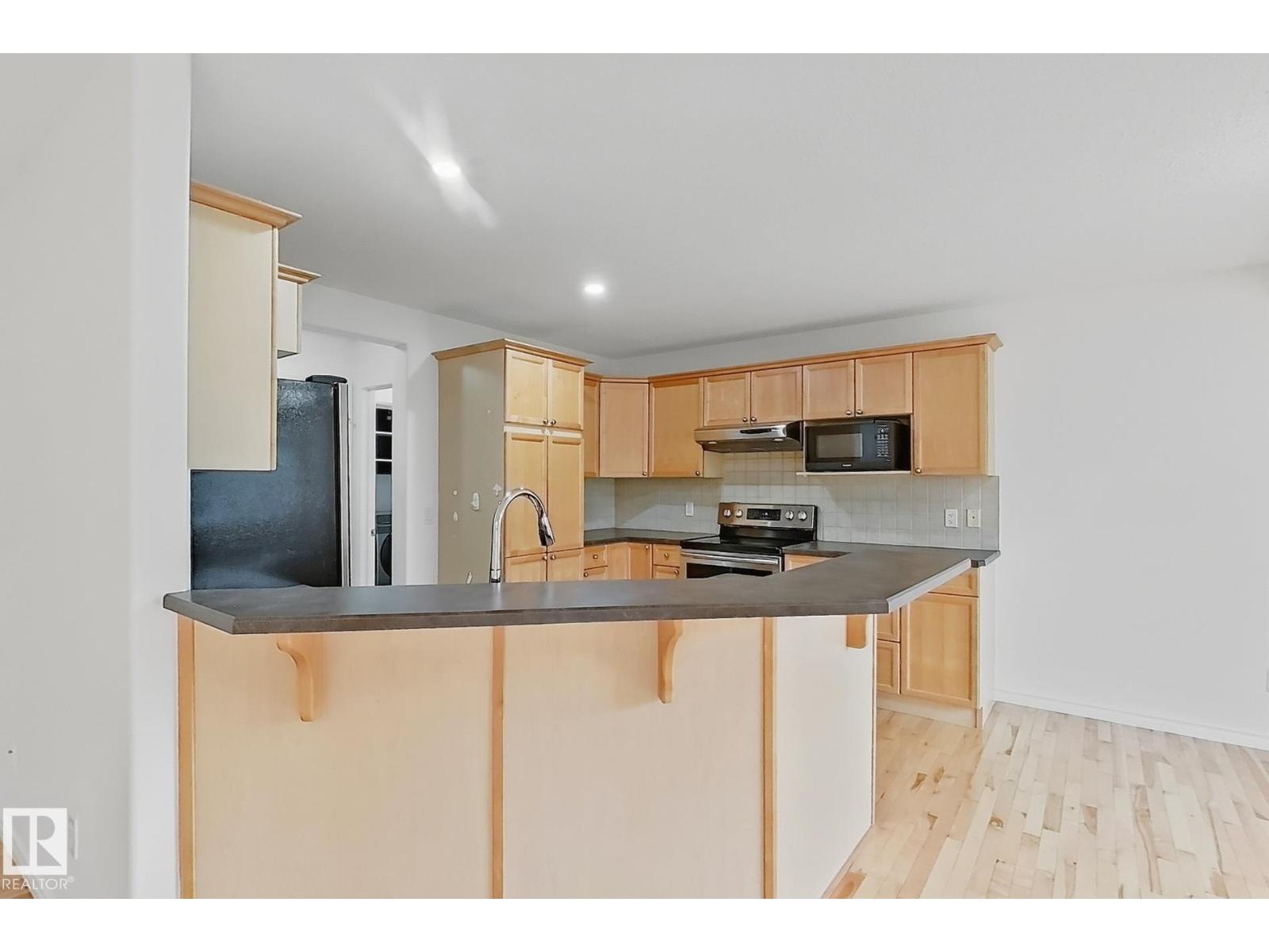 3120 25 AV NW - 4