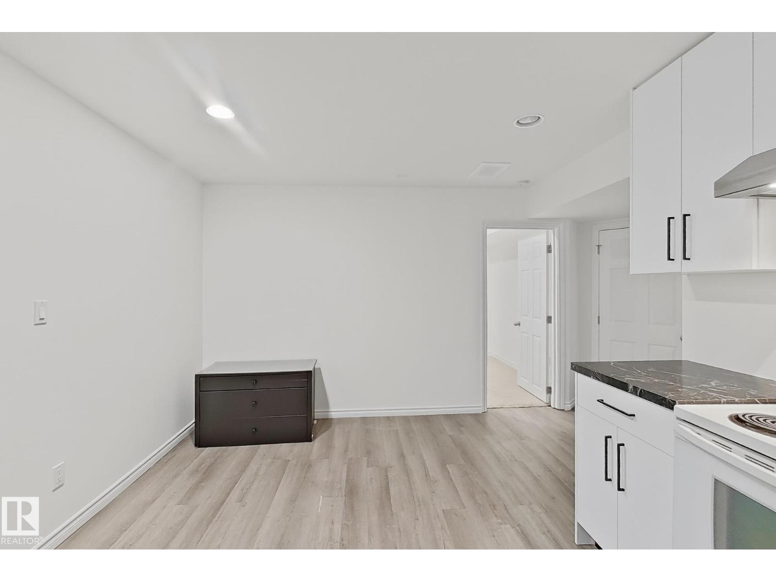 3120 25 AV NW - 30