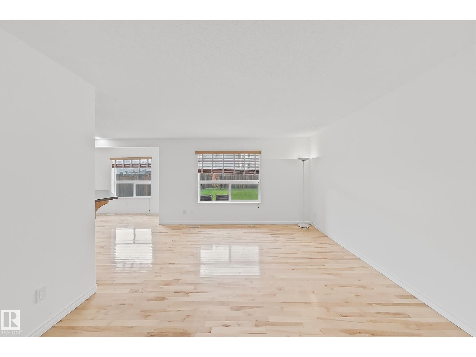 3120 25 AV NW - 3