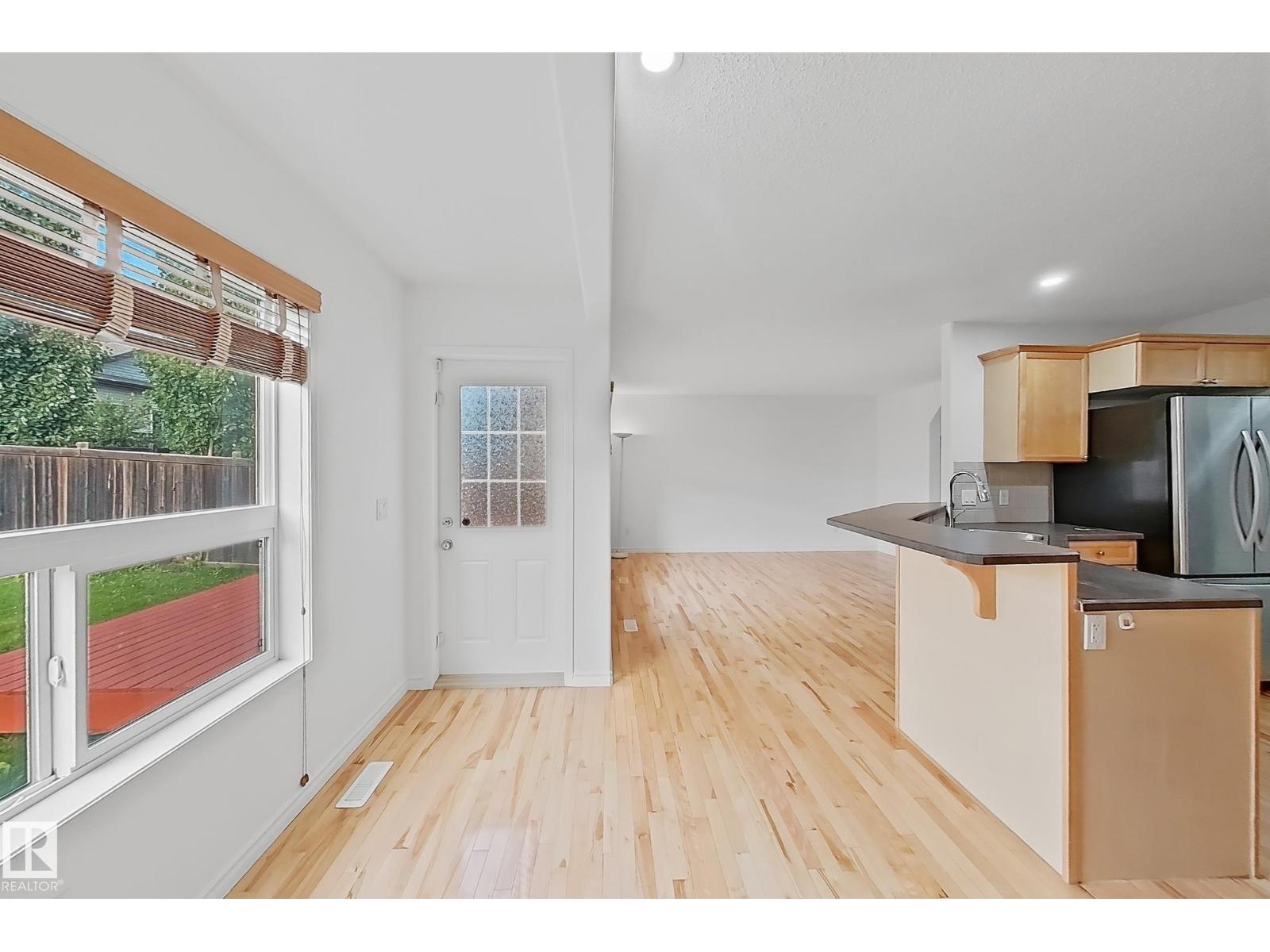 3120 25 AV NW - 6