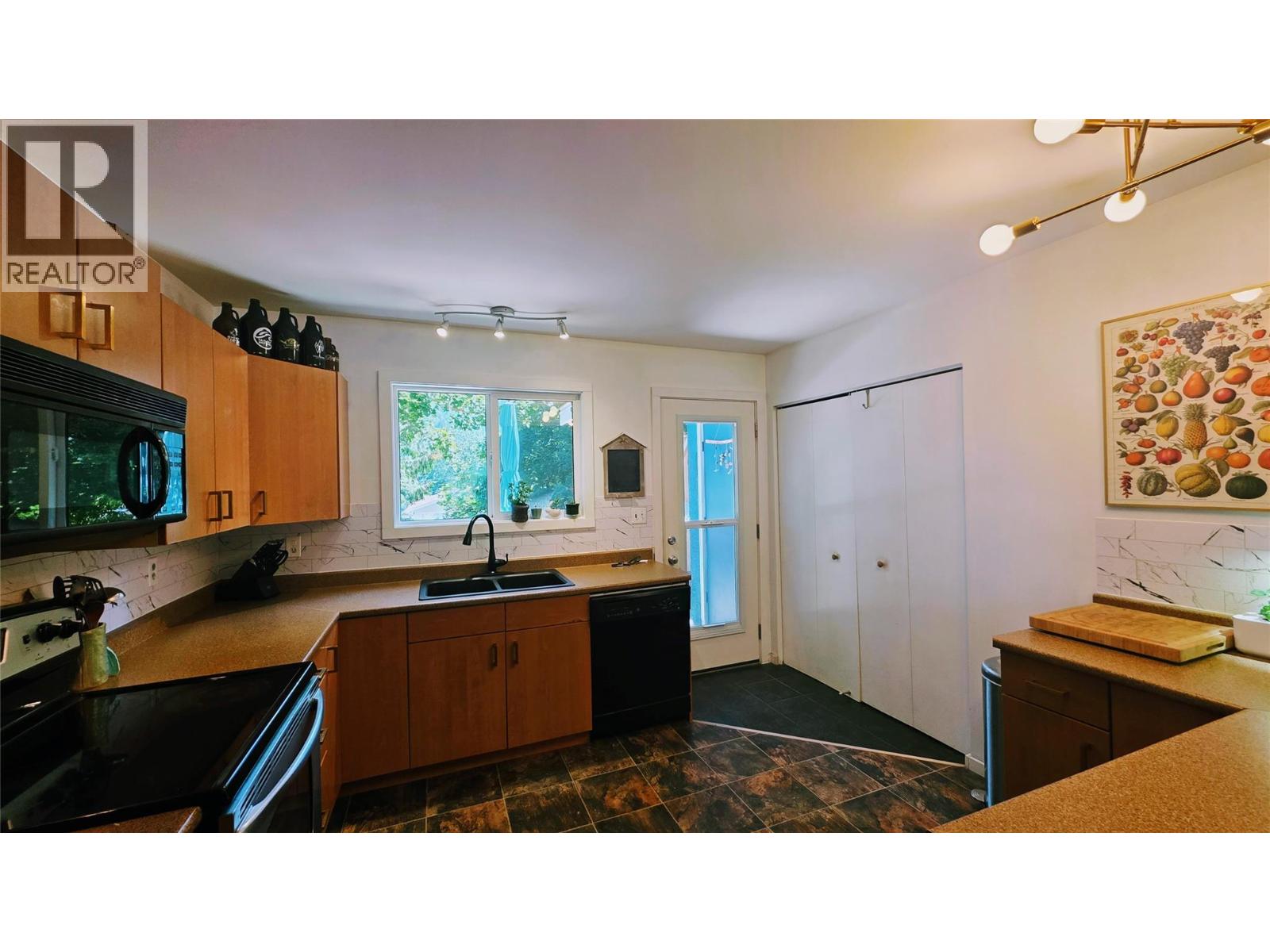 1511 MCQUARRIE Avenue - 13