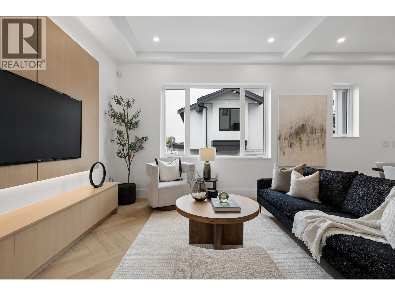 4 Bed, 4 Bath House for Sale in Vancouver – 2 3637 E 46TH AVENUE, Vancouver – MLS# R3148779 - Image 2