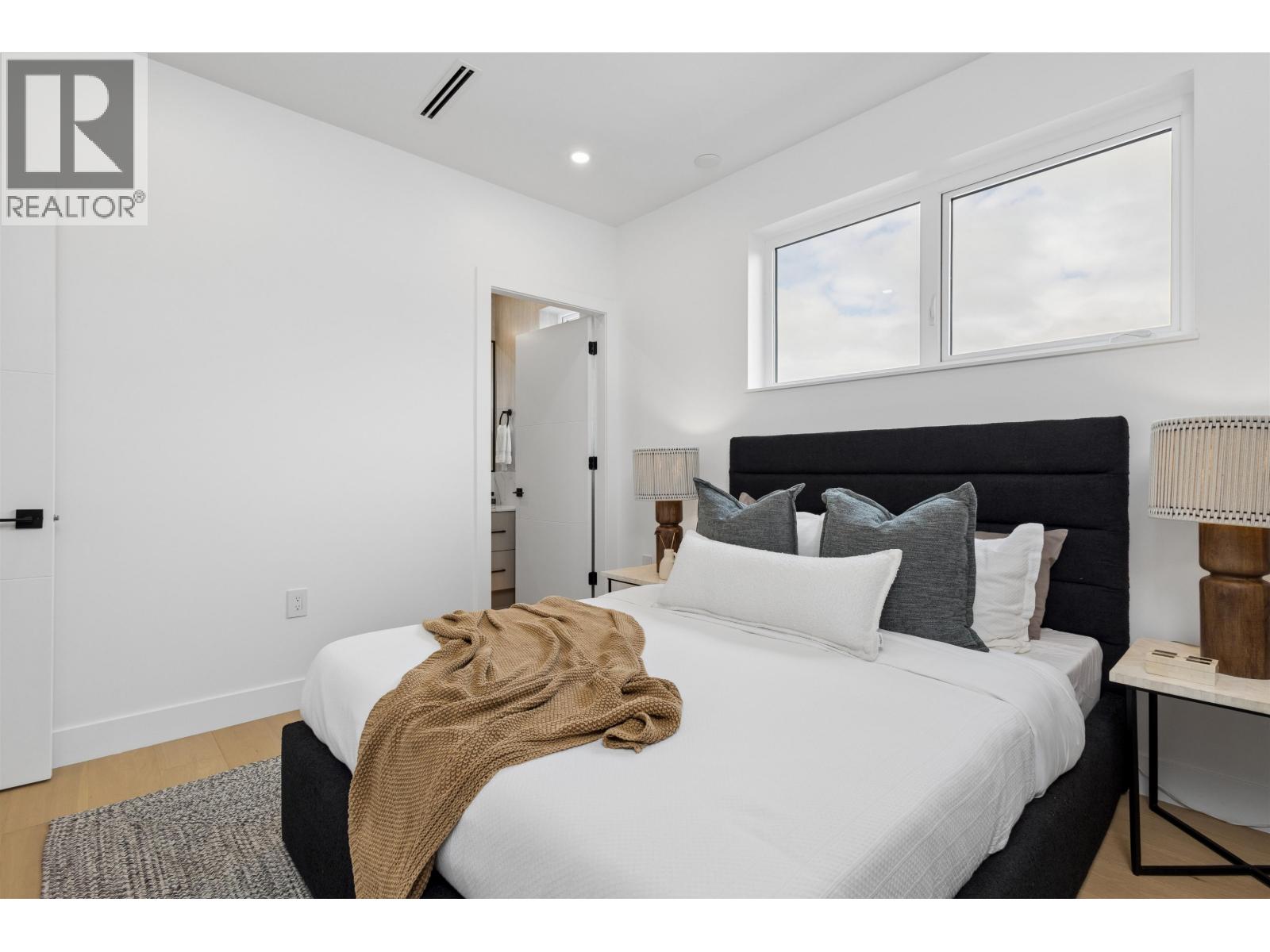 4 Bed, 4 Bath House for Sale in Vancouver – 2 3637 E 46TH AVENUE, Vancouver – MLS# R3148779 - Image 23