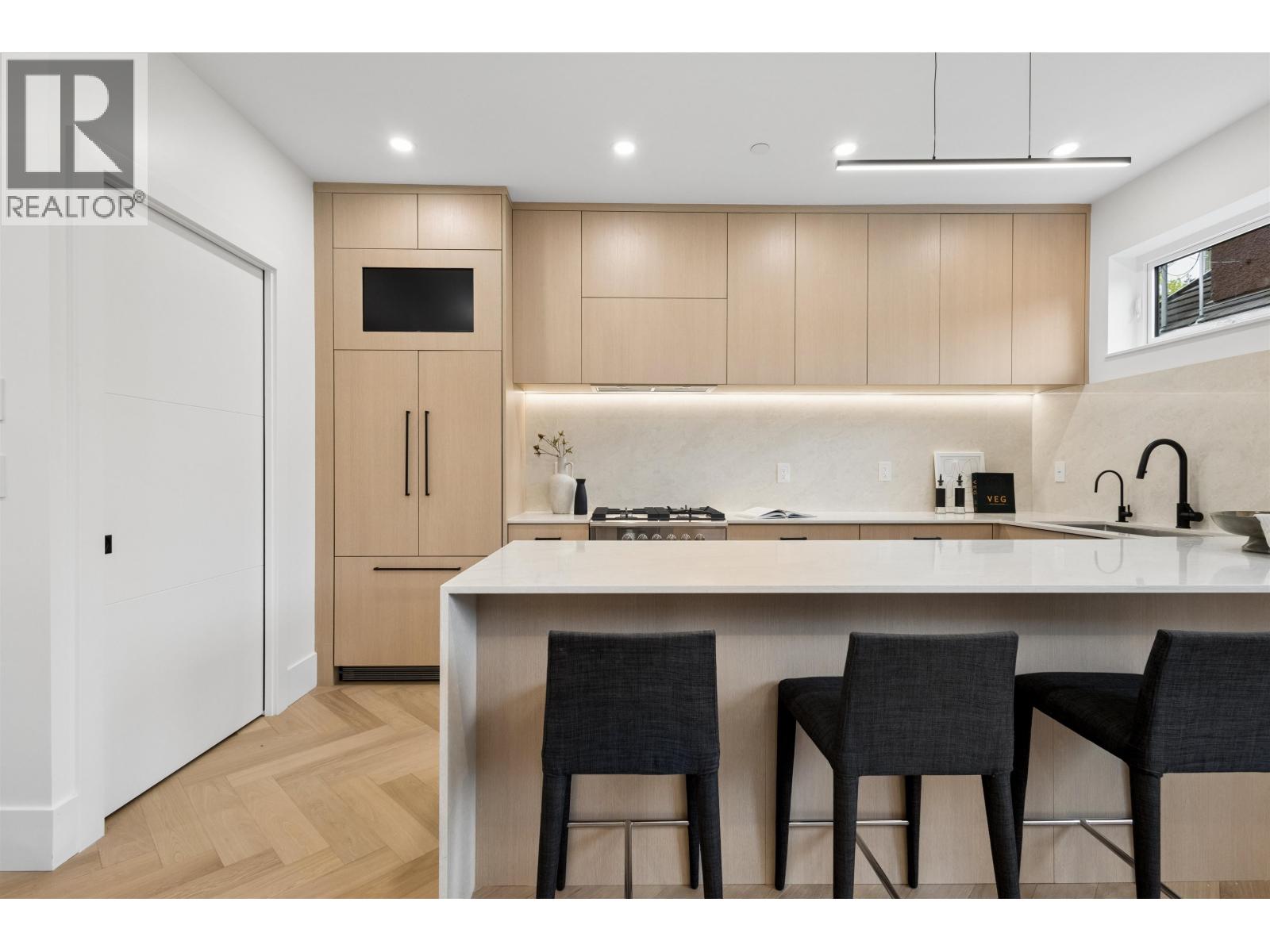 3 Bed, 3 Bath House for Sale in Vancouver – 2 3639 E 46TH AVENUE, Vancouver – MLS# R3148793 - Image 2