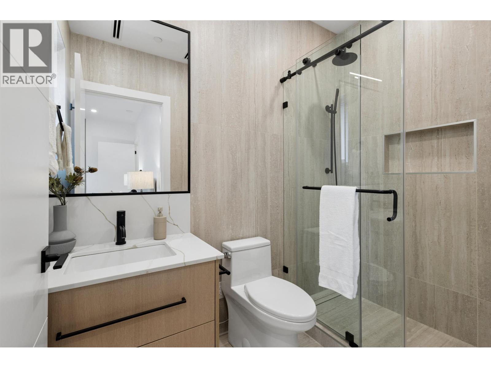 3 Bed, 3 Bath House for Sale in Vancouver – 2 3639 E 46TH AVENUE, Vancouver – MLS# R3148793 - Image 21