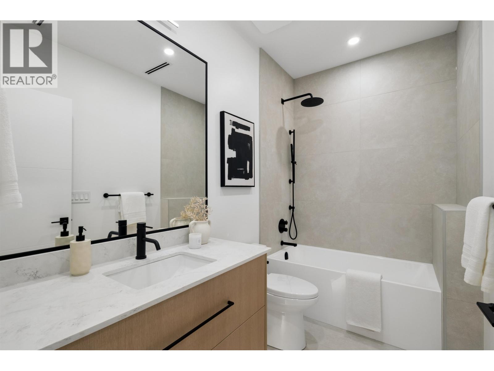 3 Bed, 3 Bath House for Sale in Vancouver – 2 3639 E 46TH AVENUE, Vancouver – MLS# R3148793 - Image 26