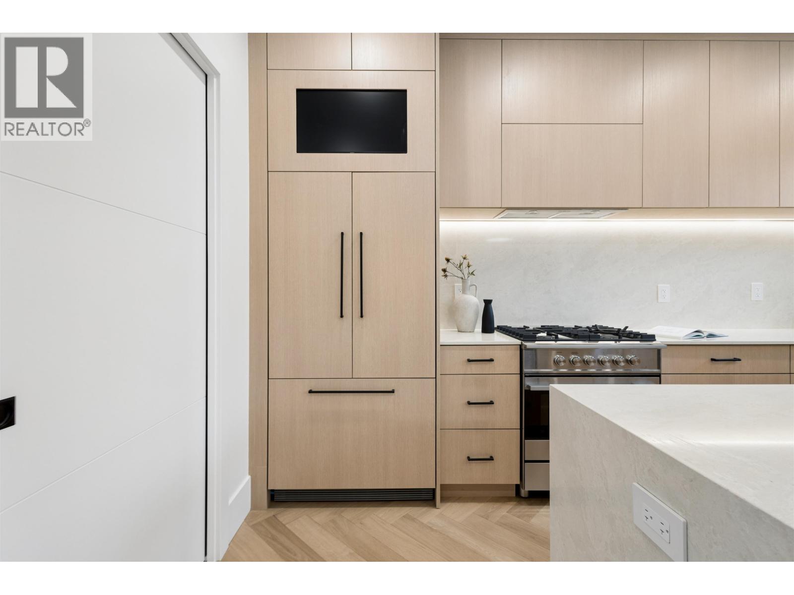 3 Bed, 3 Bath House for Sale in Vancouver – 2 3639 E 46TH AVENUE, Vancouver – MLS# R3148793 - Image 3