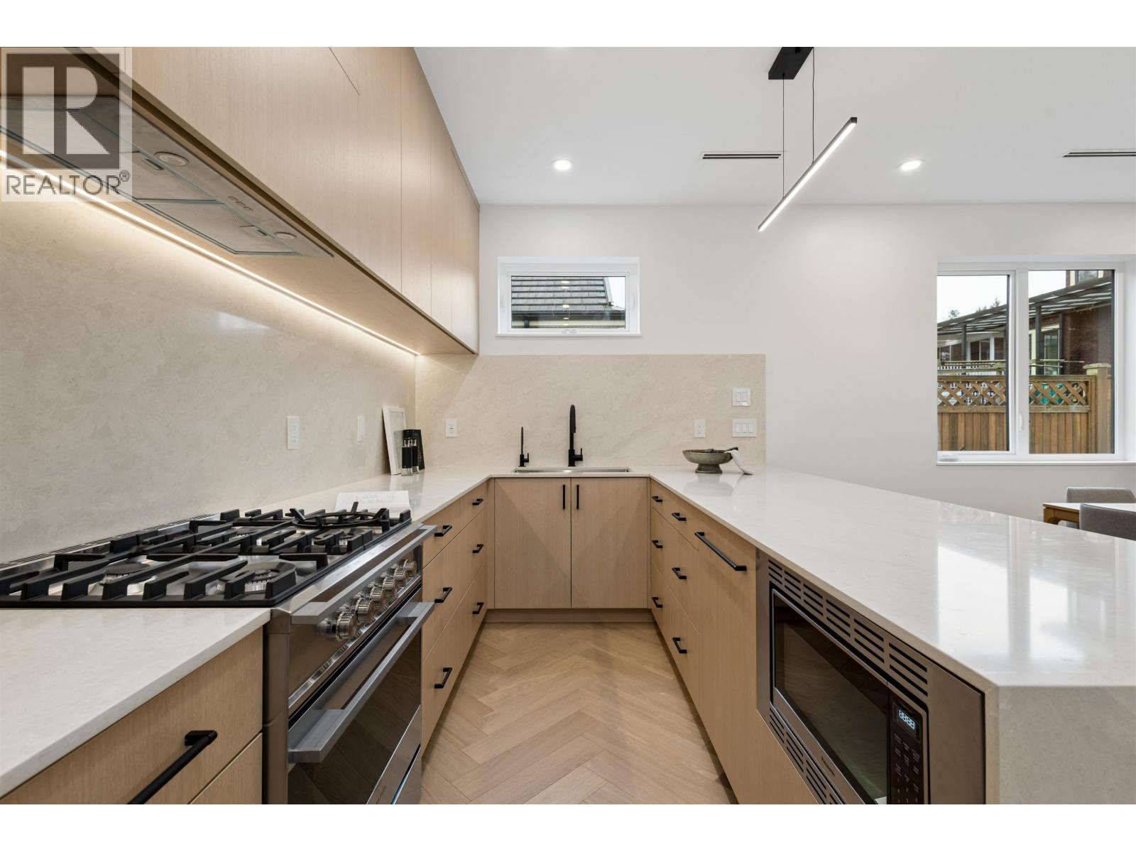 3 Bed, 3 Bath House for Sale in Vancouver – 2 3639 E 46TH AVENUE, Vancouver – MLS# R3148793 - Image 4