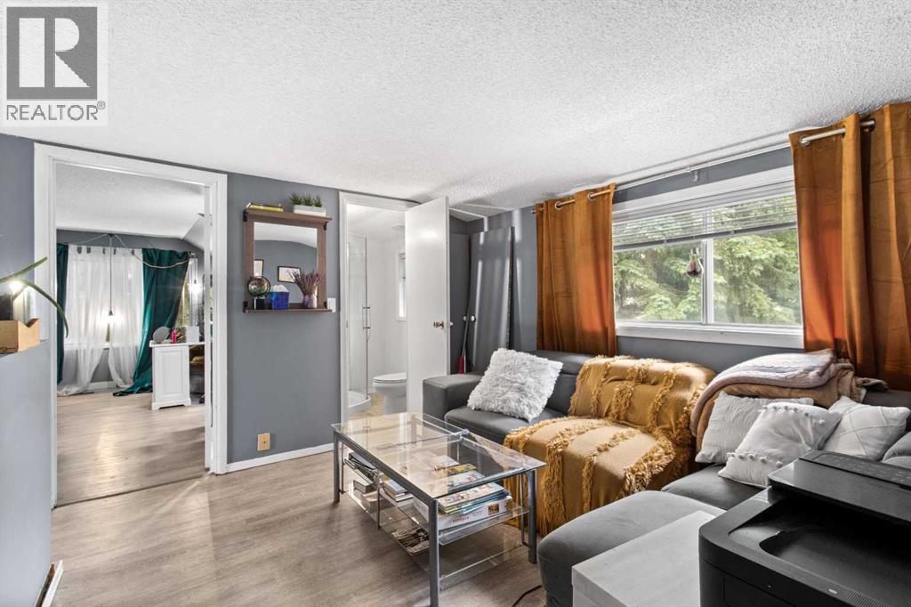 5224 50 Avenue - 17