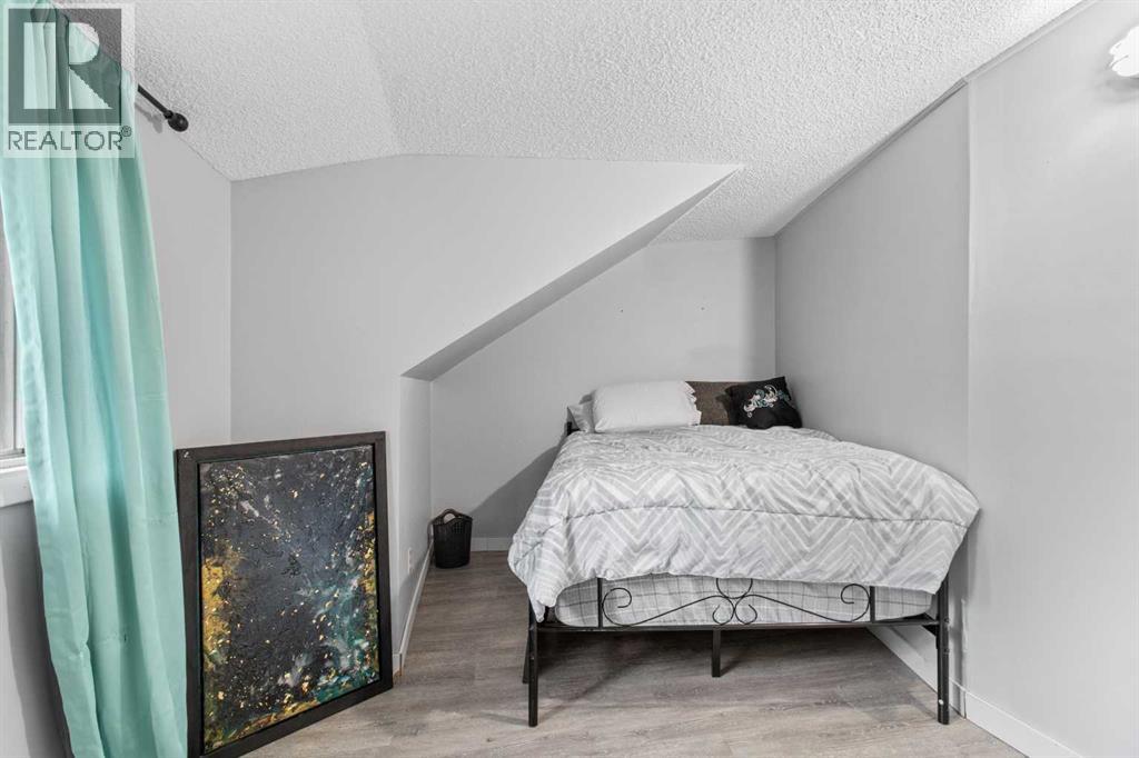 5224 50 Avenue - 21
